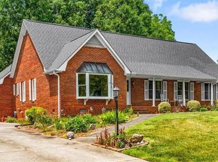 919 Woodbrook Dr, Greensboro, NC 27410