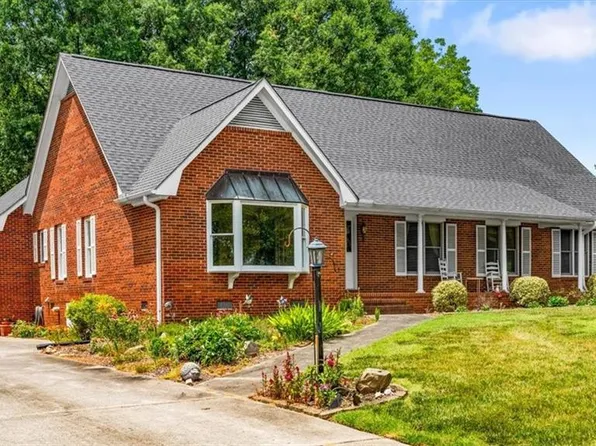 919 Woodbrook Dr, Greensboro, NC 27410