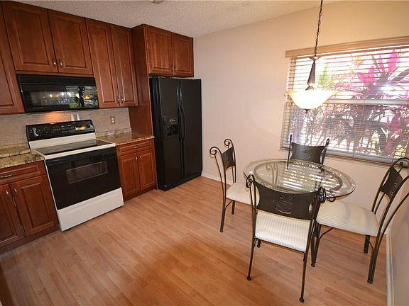 4th image of 1212 W W Lakes #1212