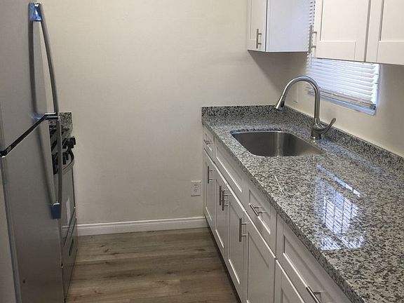 4th image of 3015 Ingelow St