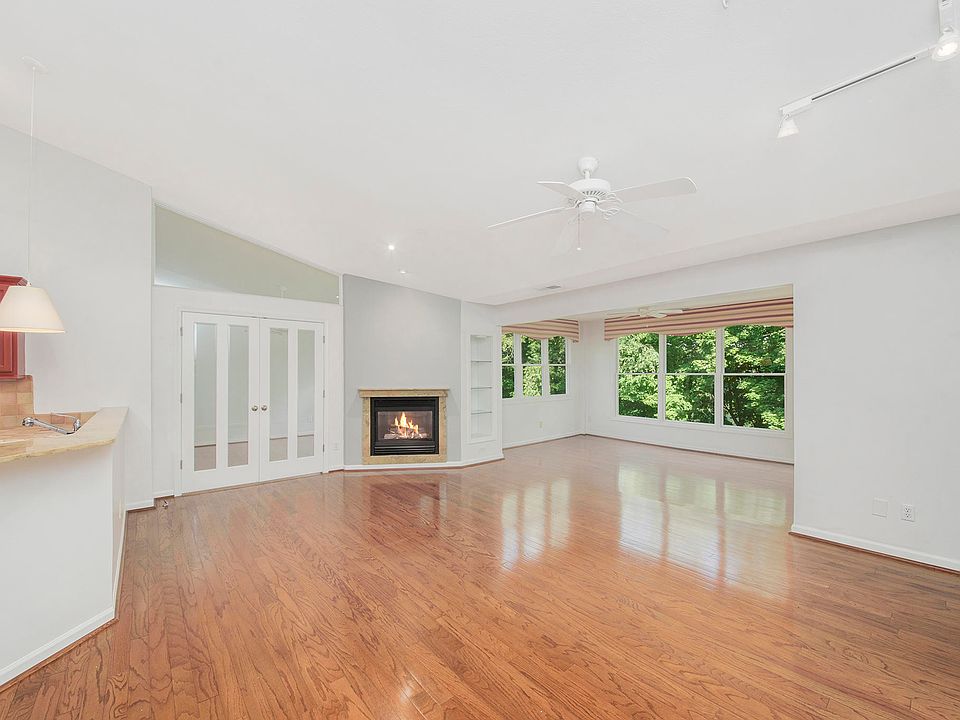 1st image of 2224 Parkview Ave