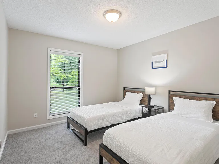 303 Paxton Cir — Photo 7