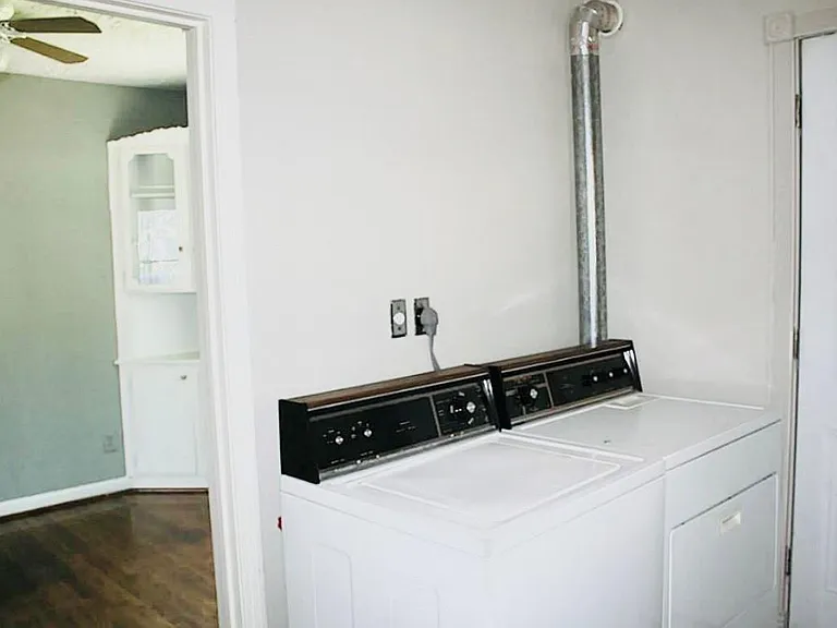 1429 N Durham Dr — Photo 7