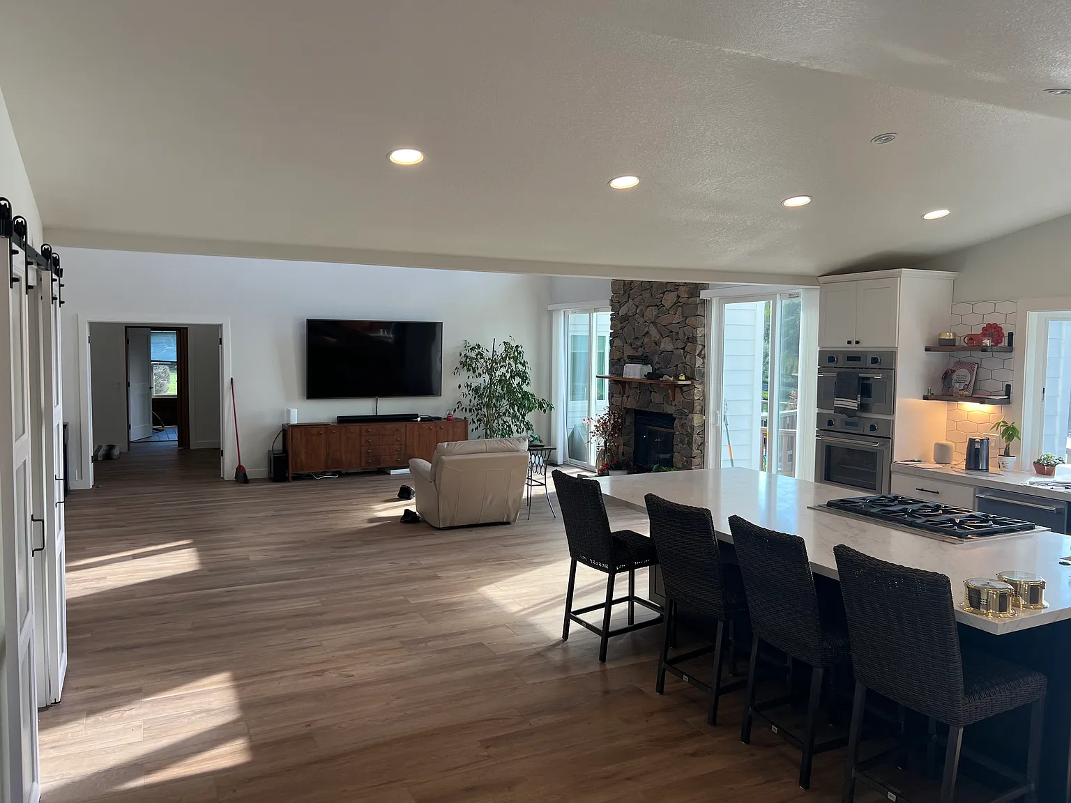 3 bed, 2666 sqft, $7,500 — Photo 2