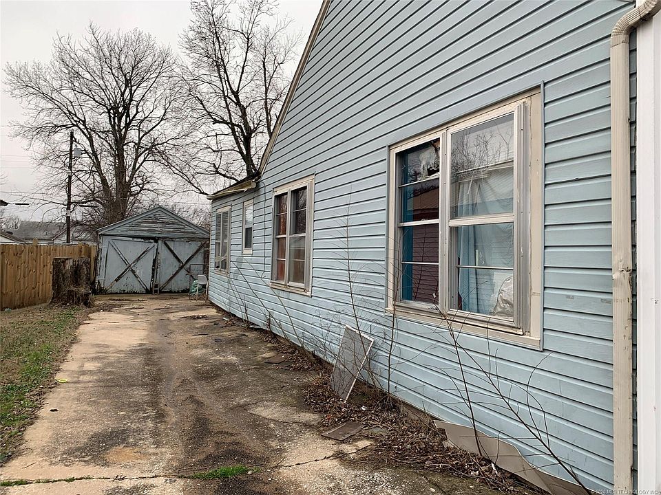2nd image of 715 W 5th St