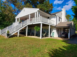 431 Surrey Dr, Huddleston, VA 24104