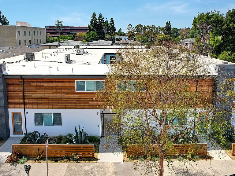 818 N Van Ness — Photo 1