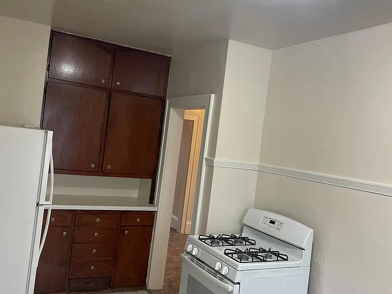 Kitchen appliances included