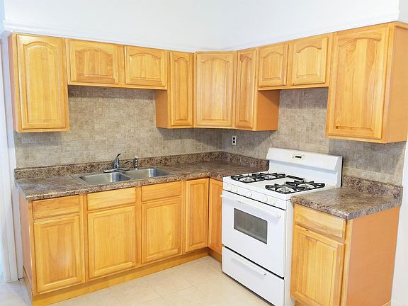 3rd image of 3852 N Park Ave