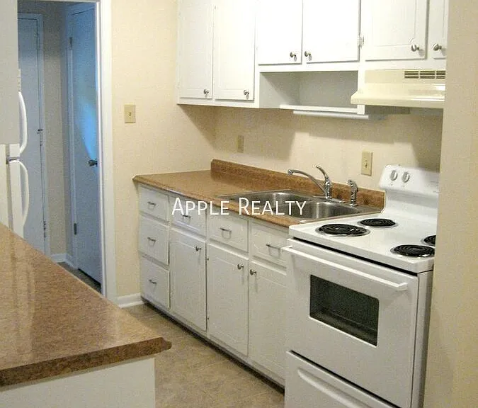 1406 W Markham Ave #B — Photo 8