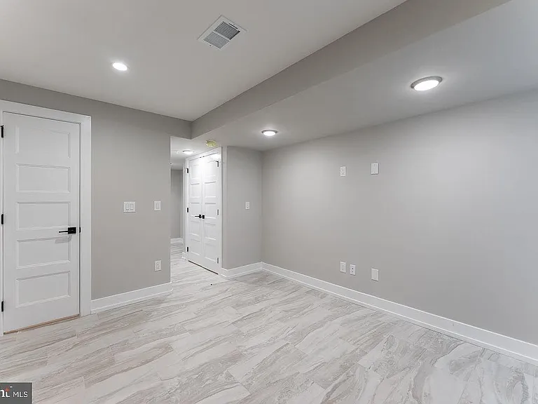 2127 N Randolph St — Photo 40