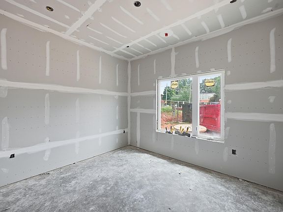 4th image of 709 E Lenoir St #101