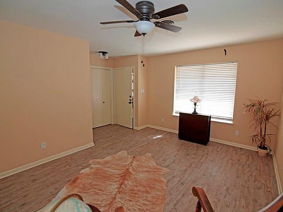 5th image of 902 Aurora Cir