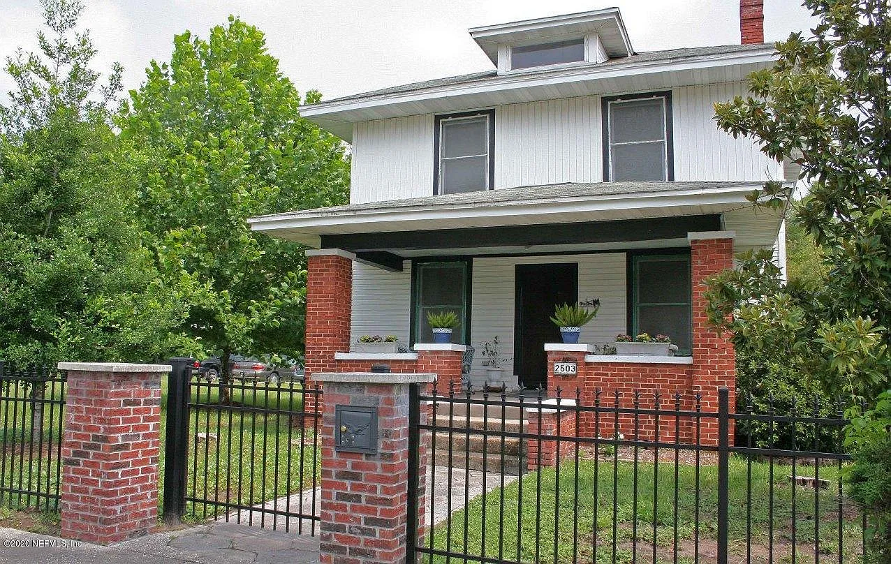 3 bed, 2.0 bath, 2209 sqft, $1,795 — Photo 1