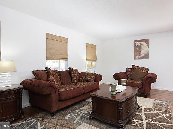 3rd image of 2115 Cedarview Dr