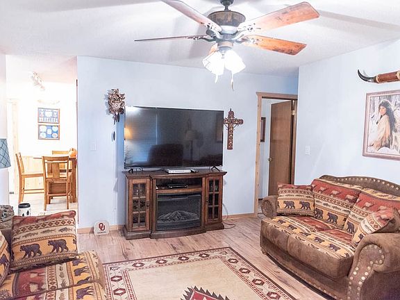 4th image of 917 Freeland Dr