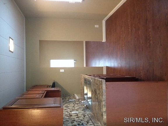 4th image of 1108 Lilac Dr