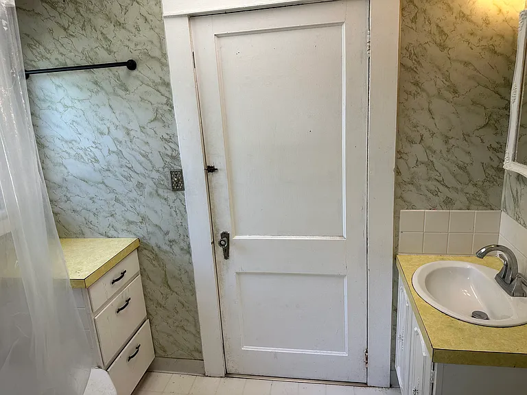353 Harris St — Photo 12
