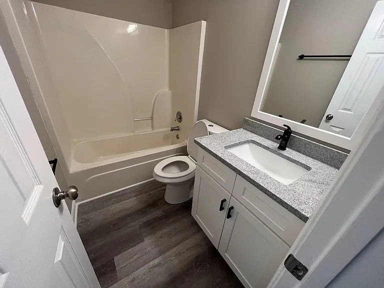 122 Nowell St #H — Photo 16