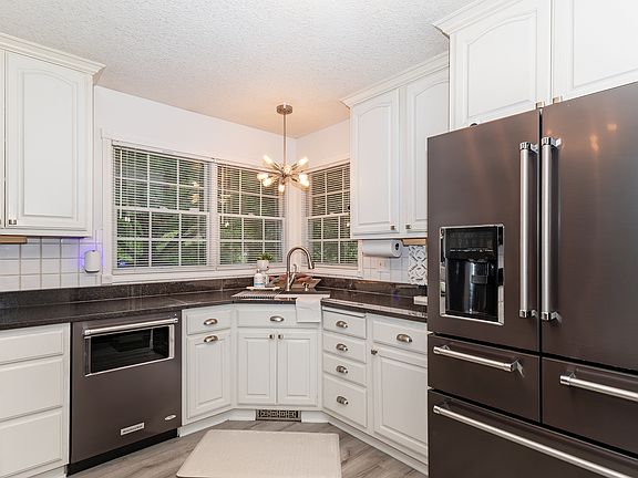 4th image of 2709 8th Street Ct