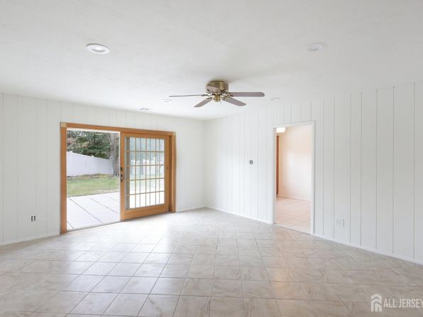 6 Macbeth Dr, Old Bridge, NJ 08857