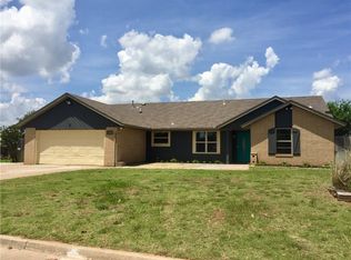 9601 Crest Dr, Midwest City, OK 73130