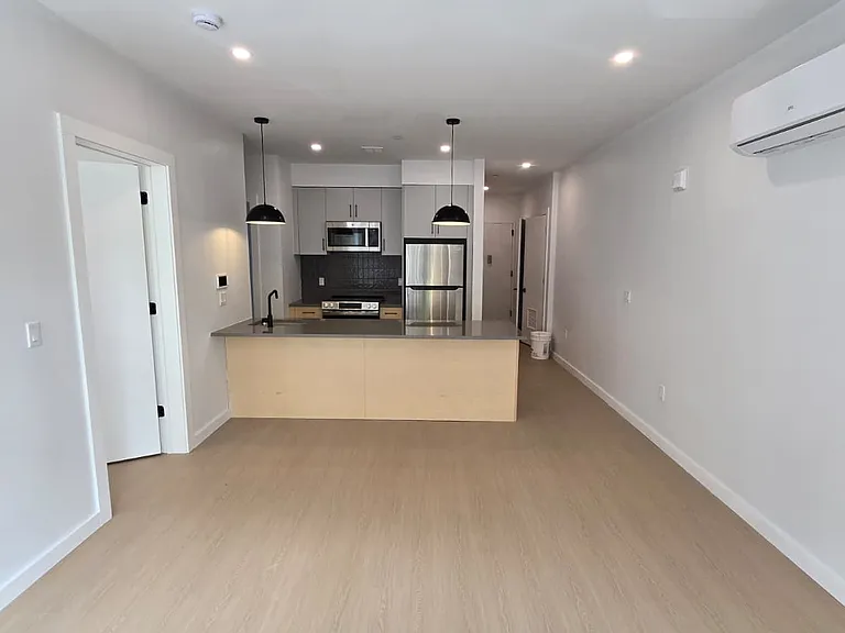 74 Webster St #2FF — Photo 4