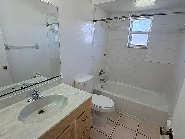 729 SW 39th St — Photo 10