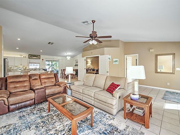 5th image of 1137 SW 44th Ter