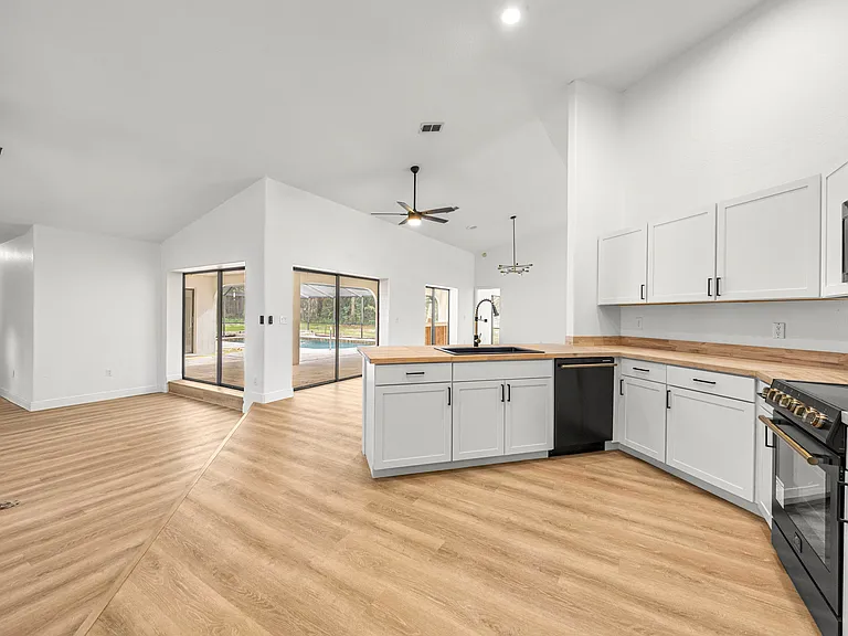 375 N Highview Ave — Photo 25