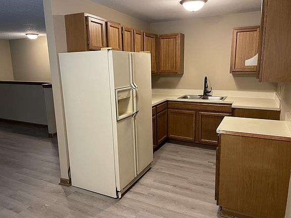 5th image of 348 Oxford Ct #3
