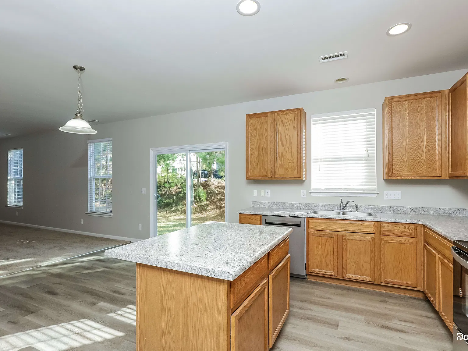 4 bed, 2.5 bath, 2734 sqft, $2,455 — Photo 3