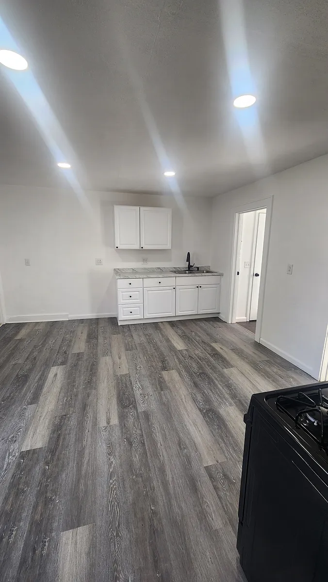 Building Photo - 204 Townsend St #1