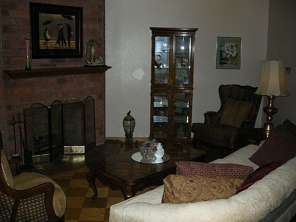 Living rm w/ fireplace