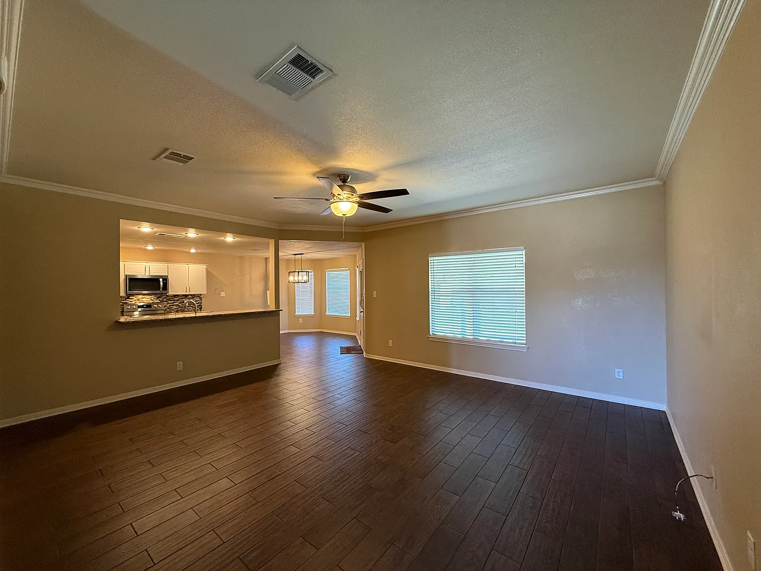 3 bed, 1558 sqft, $1,625 — Photo 2