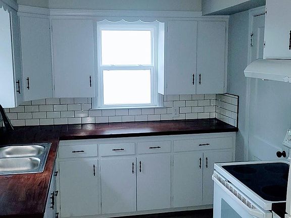 2nd image of 324 W 20th St