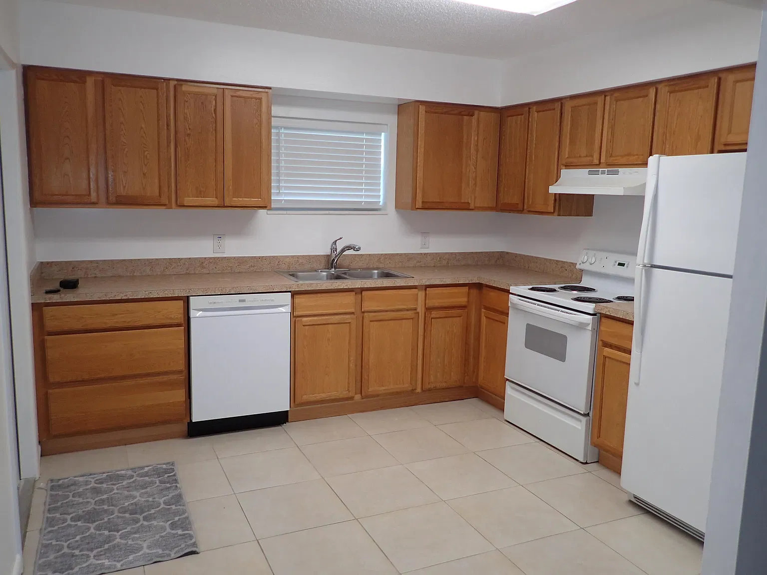 2 bed, 1.0 bath, 900 sqft, $1,900 — Photo 3