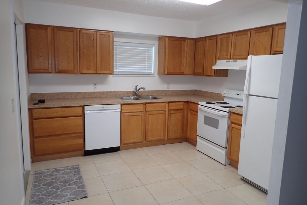 151 SW 14th Ct APT A, photo 3
