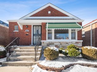 8952 S Bennett Ave, Chicago, IL 60617