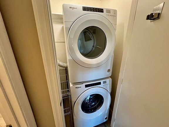 2nd image of 1149 Forest Ave Unit C