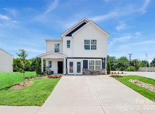 10010 Chatham Run Ln, Charlotte, NC 28262