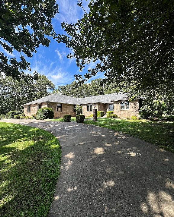 1st image of 1738 Hawthorn Pl