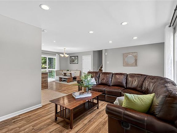 5th image of 2380 Greenway Dr