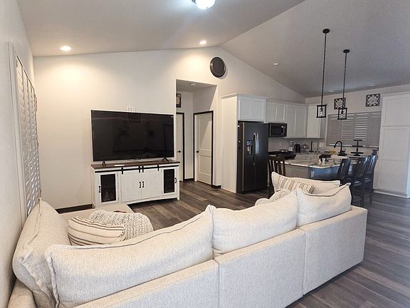 5th image of 308 Park View Dr