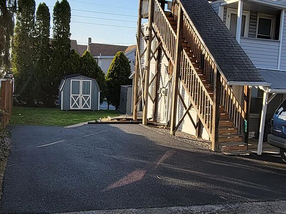 2nd image of 112A N Queen St