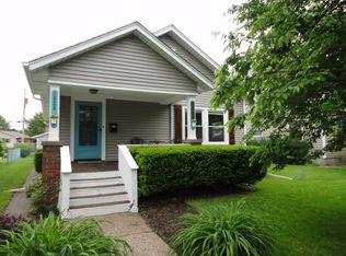 1026 Brown St, Bettendorf, IA 52722