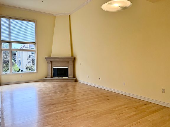 4th image of 850 Oak Grove Ave Unit A