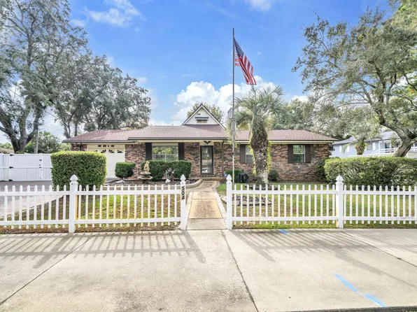 504 Kelly St, Destin, FL 32541