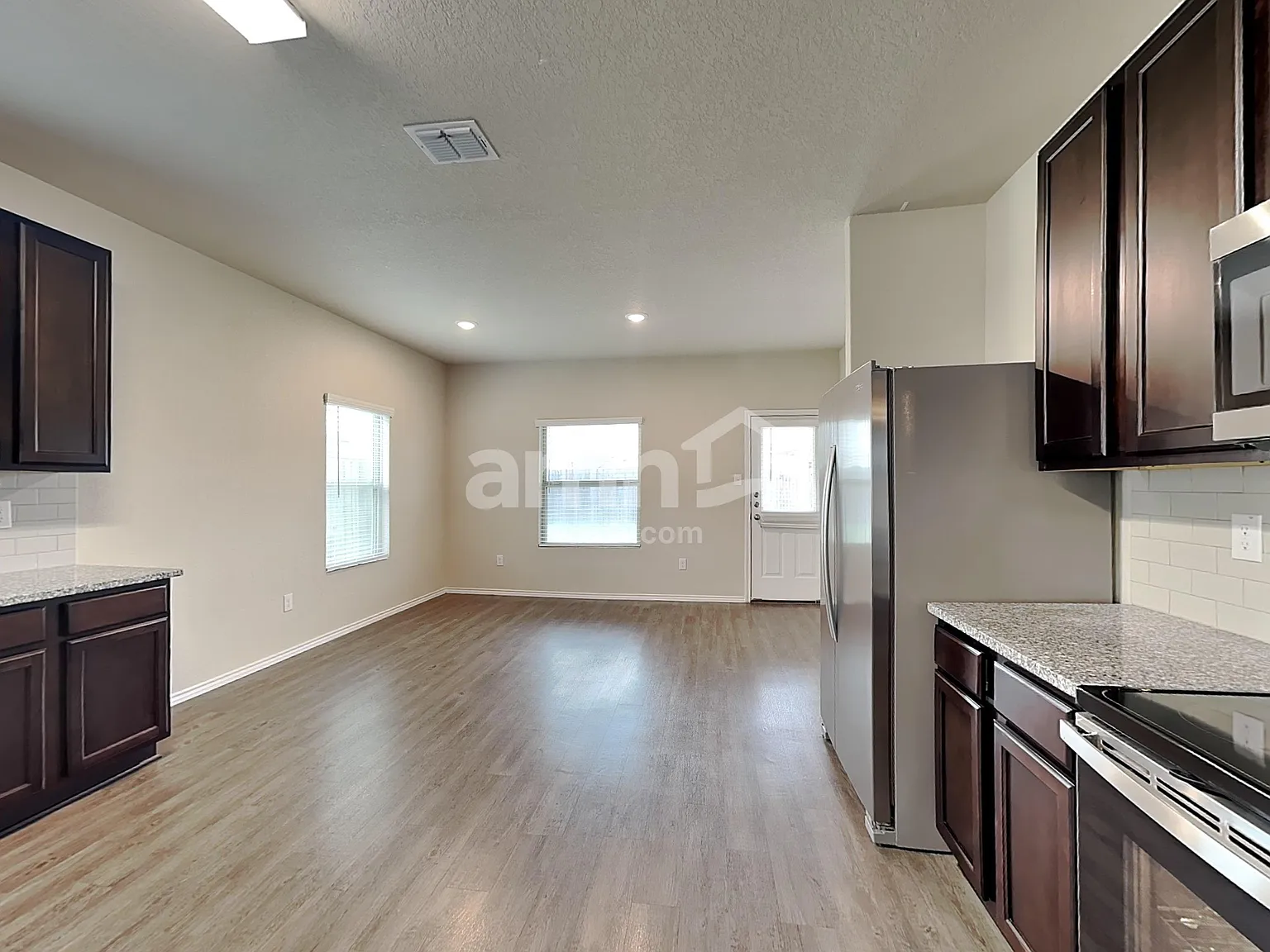 4 bed, 2.5 bath, 2754 sqft, $2,045 — Photo 4