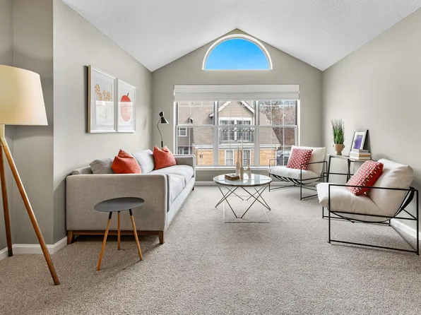 6020 Chasewood Pkwy APT 204, Minnetonka, MN 55343
